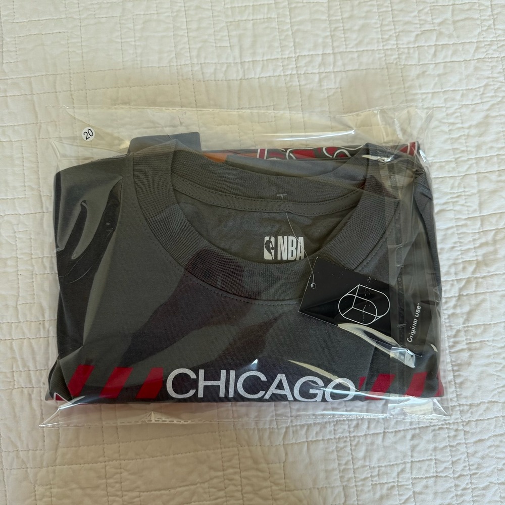NBA Chicago Bulls Original Use Mens Large Charcoal Gray Graphic T-Shirt NWT - Picture 7 of 7